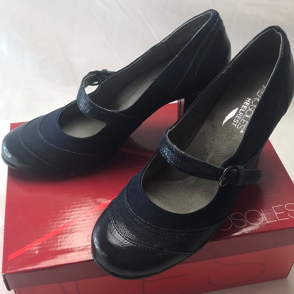aerosoles navy pumps